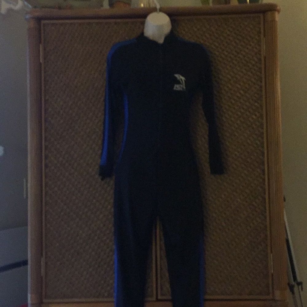 Full rash guard; light wet suit for Florida
